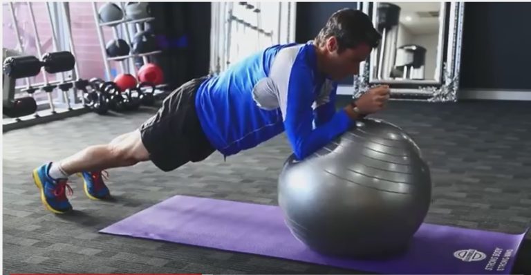 Bruk av treningsball kan gi magemusklene et ekstra løft